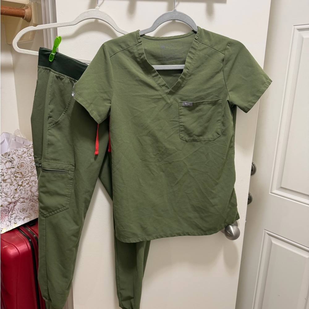 Figs Olive V-Neck Scrub Top